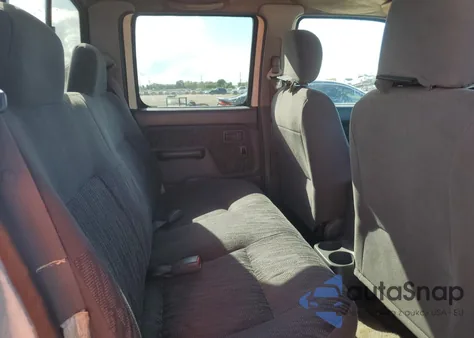 2000 Nissan Frontier Crew Cab Xe z USA, uszkodzony, nr VIN 1N6ED27T7YC417595